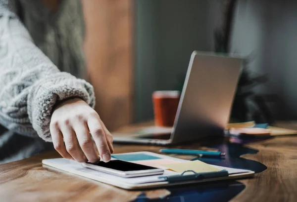 Writer Doing Some Edits Her Author Book She Creative Person — Stock Photo, Image