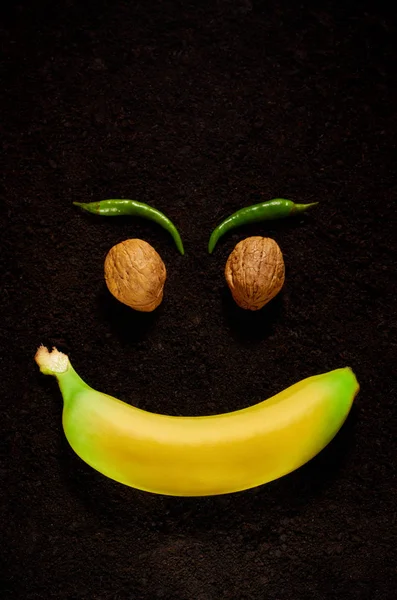 Organik ürünlerin yardımıyla sevinç duygusu — Stok fotoğraf