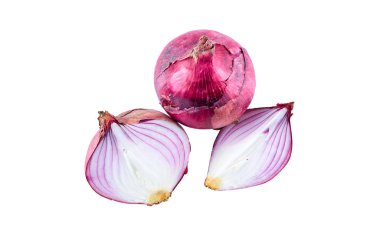 Beyaz arka plan üzerinde taze kesilmiş kırmızı soğan, üst görünümü. Organik gıda arka plan.
