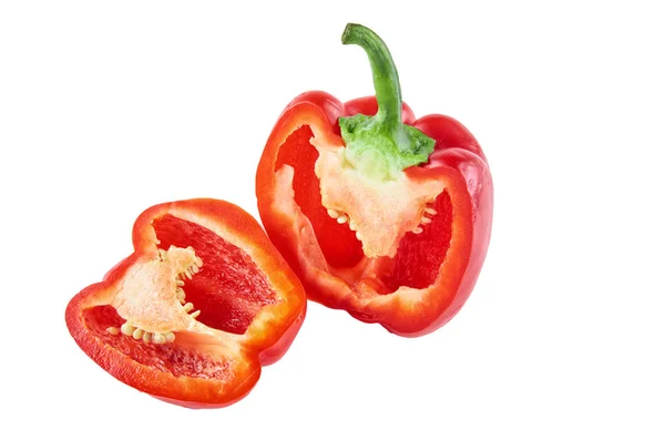 Pimentos frescos fatiados isolados sobre fundo branco. Antecedentes dos alimentos biológicos . — Fotografia de Stock