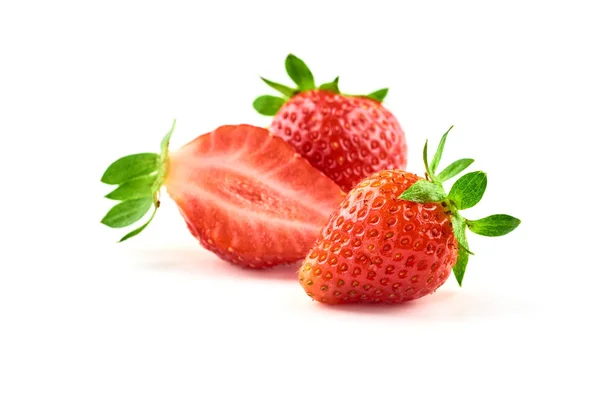 Jordbær på hvit bakgrunn – stockfoto