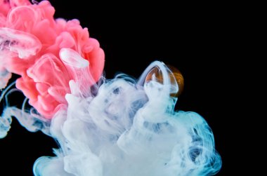 Suda çok renkli akrilik mürekkep. Soyut arka plan.