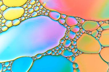 Renkli daireler ve dalgalar