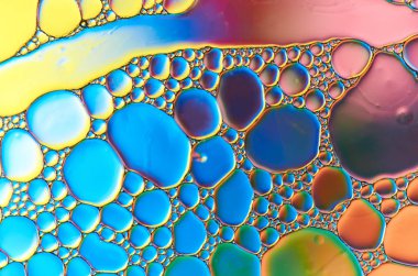 Renkli daireler ve dalgalar