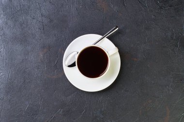 kahve koyu arka plan üzerinde