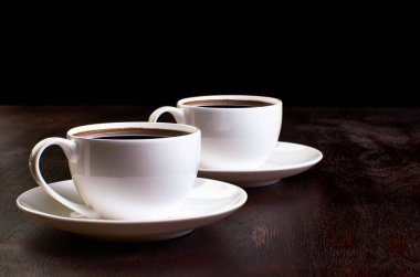 kahve koyu arka plan üzerinde