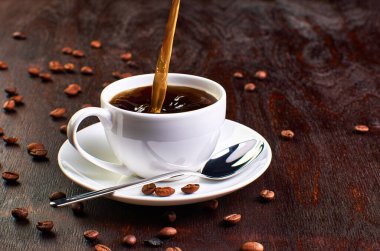 kahve koyu arka plan üzerinde