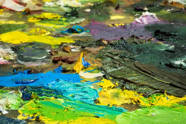 Paleta kolorów malarzy, farby akrylowe i olejowe wielokolorowe — Zdjęcie stockowe