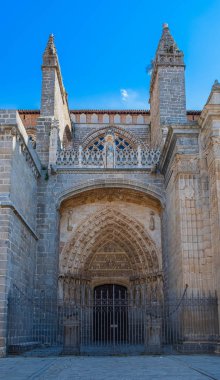 Avila Katedrali'nin kuzey kapısı ana görünümü, İspanya