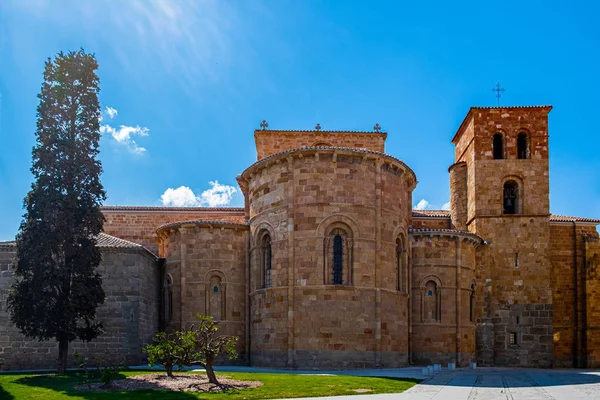Achteraanzicht van de kerk in Avila, Spanje St Peter Church — Stockfoto