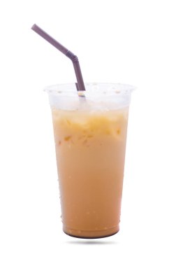 Plastik çim süt çay izole saman ile beyaz arka plan üzerinde.