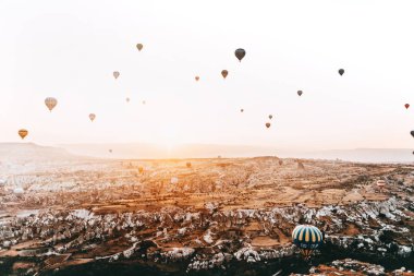 Fotoğraf, Kapadokya 'da bir sıcak hava balonunda uçarken çekildi, Türkiye.