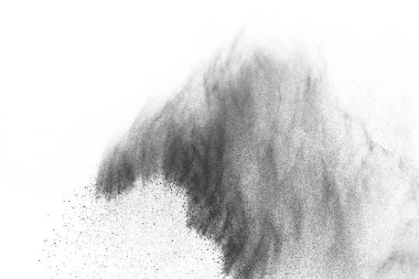 Siyah parçacıklar beyaz zemin üzerinde izole edildi. Soyut toz tabakası dokusu.