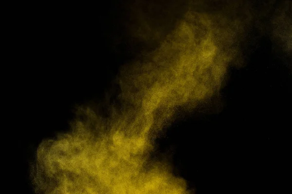 在黑色背景上的黄色粉末爆炸 彩色的粉末云 多彩的粉尘爆炸 油漆洒红节 — 图库照片