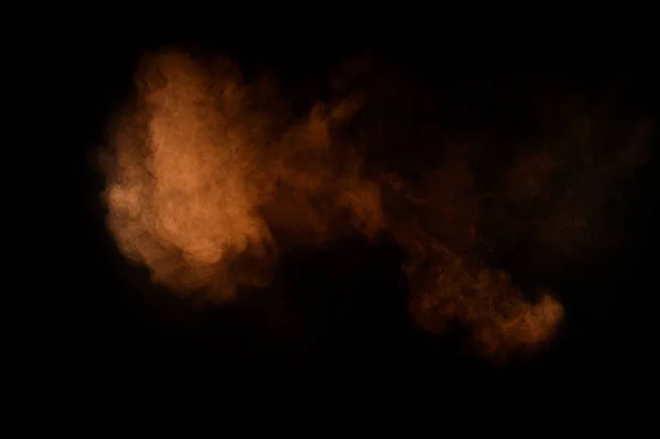 Eksplozji Proszku Pomarańczowy Czarnym Tle Kolorowy Proszek Chmura Kolorowy Pyły — Zdjęcie stockowe