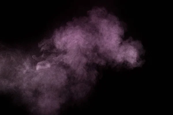 在黑色背景上的紫色粉末爆炸 彩色的粉末云 多彩的粉尘爆炸 油漆洒红节 — 图库照片