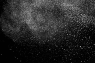 siyah bir arka plan üzerinde süt soyut sıçraması