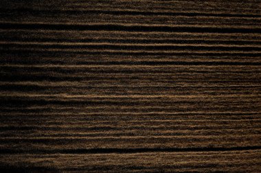 Kum dalgası siyah arkaplanda izole edildi. Soyut kum tepeciği.