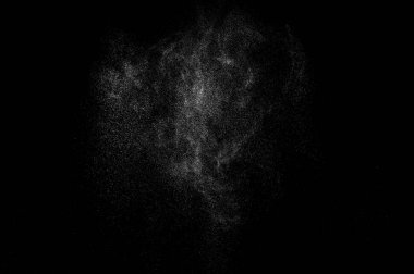 Siyah arka planda soyut su sıçramaları. Soyut su püskürtüsü. Soyut yağmur. Duş suyu damlaları. soyut doku.