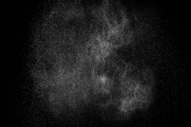 Siyah arka planda soyut su sıçramaları. Soyut su püskürtüsü. Soyut yağmur. Duş suyu damlaları. soyut doku.