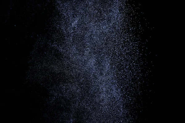 Abstrakte Blaue Wasserspritzer Auf Schwarzem Hintergrund Gefrierbewegung Weißer Teilchen Regen — Stockfoto
