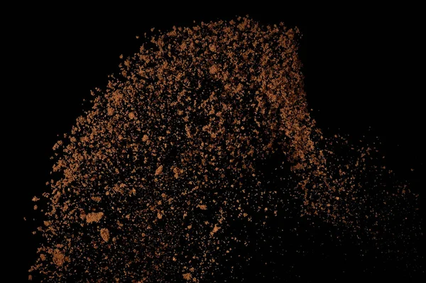 黒い背景に孤立した土壌爆発 茶色地の抽象雲 — ストック写真