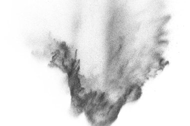 Siyah parçacıklar beyaz zemin üzerinde izole edildi. Soyut toz tabakası dokusu.