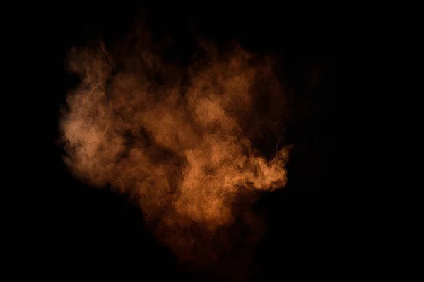 Siyah Arka Plan Üzerine Portakal Tozu Patlama Renkli Toz Bulutu — Stok fotoğraf