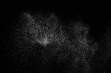 Siyah arka planda soyut su sıçramaları. Soyut su püskürtüsü. Soyut yağmur. Duş suyu damlaları. soyut doku.