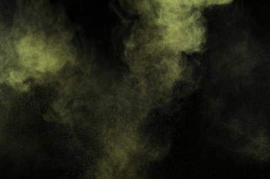 Siyah zemin üzerine altın tozu patlama. Sarı bulut. Altın toz patlayabilir. Hareket boya Holi dondur.