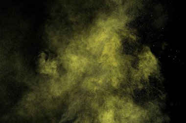 Siyah zemin üzerine altın tozu patlama. Sarı bulut. Altın toz patlayabilir. Hareket boya Holi dondur.
