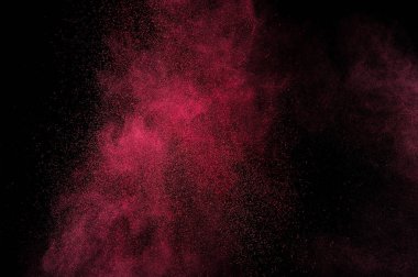 Siyah zemin üzerine kırmızı toz patlama. Pembe bulut. Kırmızı toz patlayabilir. Hareket boya Holi dondur.