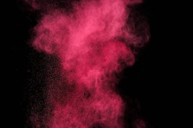 Siyah zemin üzerine kırmızı toz patlama. Pembe bulut. Kırmızı toz patlayabilir. Hareket boya Holi dondur.