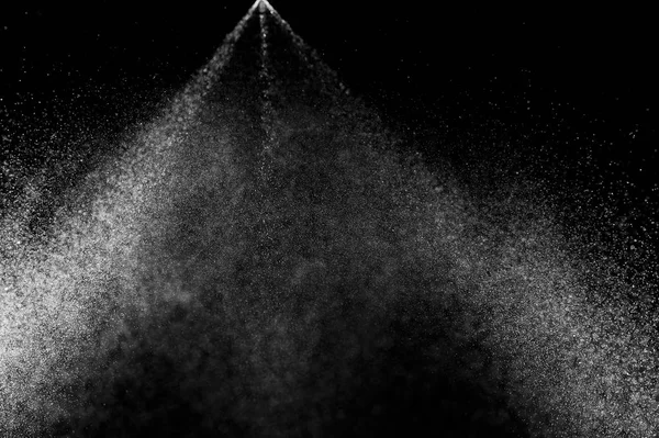 在黑色的背景上喷出的水花 抽象的水喷雾 抽象的雨 洗澡水滴 抽象纹理 — 图库照片