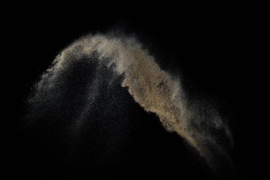 Siyah arka plan üzerine izole Sandy patlama. Soyut parçacıklar bulut. Doku eleman tasarımı için.