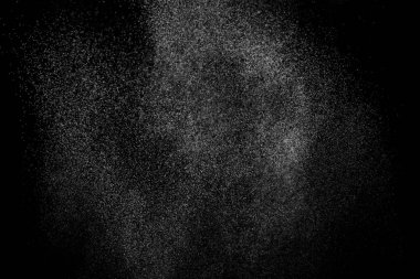 Siyah arkaplanda soyut su sıçramaları.