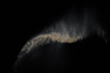 Siyah arka plan üzerine izole Sandy patlama. Soyut parçacıklar bulut. Doku eleman tasarımı için.