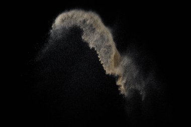 Siyah arka plan üzerine izole Sandy patlama. Soyut parçacıklar bulut. Doku eleman tasarımı için.