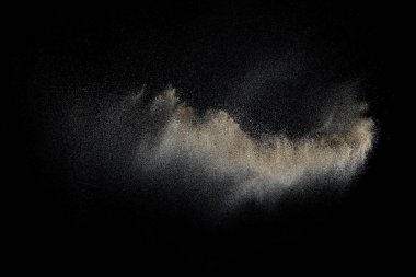 Siyah arka plan üzerine izole Sandy patlama. Soyut parçacıklar bulut. Doku eleman tasarımı için.