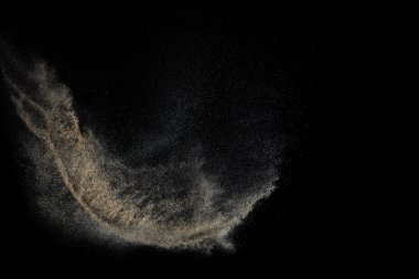 Siyah arka plan üzerine izole Sandy patlama. Soyut parçacıklar bulut. Doku eleman tasarımı için.