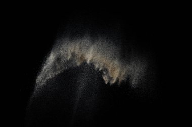 Siyah arka plan üzerine izole Sandy patlama. Soyut parçacıklar bulut. Doku eleman tasarımı için.