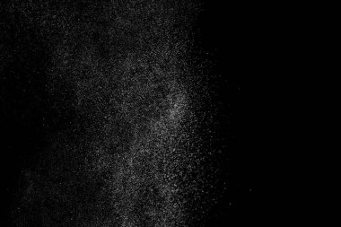 Siyah arkaplanda soyut su sıçramaları.