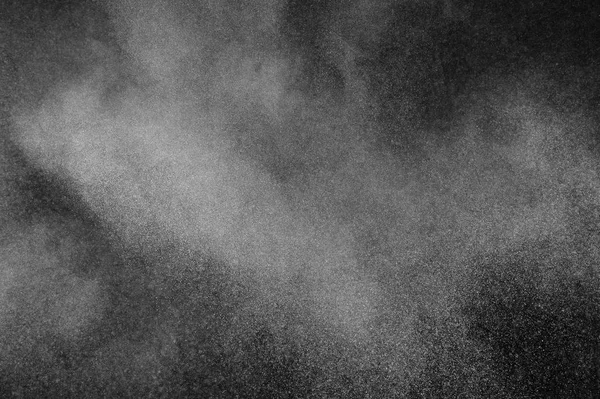 Ledakan Bubuk Putih Pada Latar Belakang Hitam Tekstur Debu Abstrak — Stok Foto