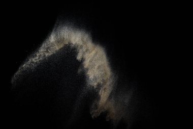 Siyah arka plan üzerine izole Sandy patlama. Soyut parçacıklar bulut. Doku eleman tasarımı için.