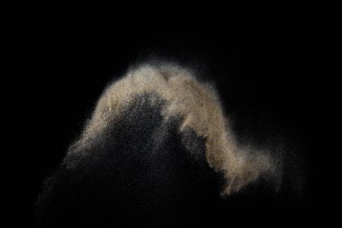 Siyah arka plan üzerine izole Sandy patlama. Soyut parçacıklar bulut. Doku eleman tasarımı için.