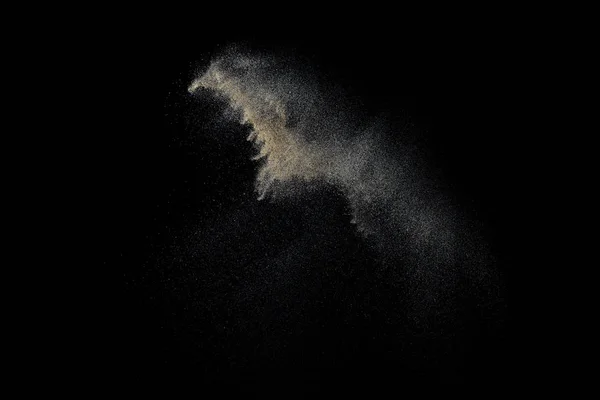 黒の背景に分離されたサンディ爆発 粒子の雲を抽象化します 設計のためのテクスチャの要素 — ストック写真