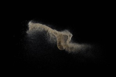Siyah arka plan üzerine izole Sandy patlama. Soyut parçacıklar bulut. Doku eleman tasarımı için.