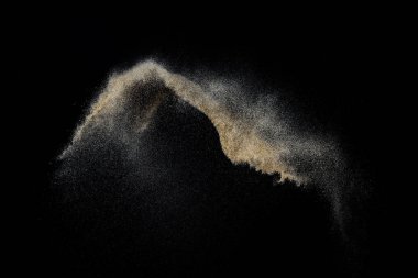 Siyah arka plan üzerine izole Sandy patlama. Soyut parçacıklar bulut. Doku eleman tasarımı için.