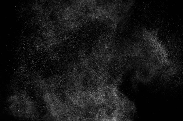 Frysebevegelse Hvite Partikler Svart Bakgrunn Krutteksplosjon Abstrakt Støvsjikt Tekstur – stockfoto