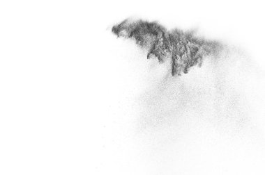 Siyah parçacıklar beyaz zemin üzerinde izole edildi. Soyut toz tabakası dokusu.